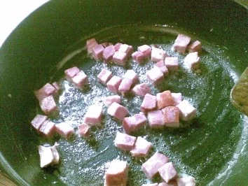 Rezept: Schupfnudeln mit Sauerkraut und Kasslerwürfel Bild Nr. 3 Schupfnudeln mit Sauerkraut und Kasslerwürfel - Rezept - Bild Nr. 3