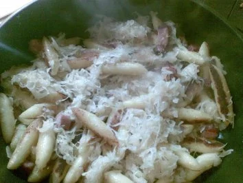 Rezept: Schupfnudeln mit Sauerkraut und Kasslerwürfel Bild Nr. 5 Schupfnudeln mit Sauerkraut und Kasslerwürfel - Rezept - Bild Nr. 5