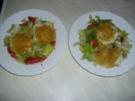 Panierte Mozzarella-Medaillons auf Salat - Rezept