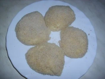 Rezept: Panierte Mozzarella-Medaillons auf Salat Bild Nr. 6 Panierte Mozzarella-Medaillons auf Salat - Rezept - Bild Nr. 6