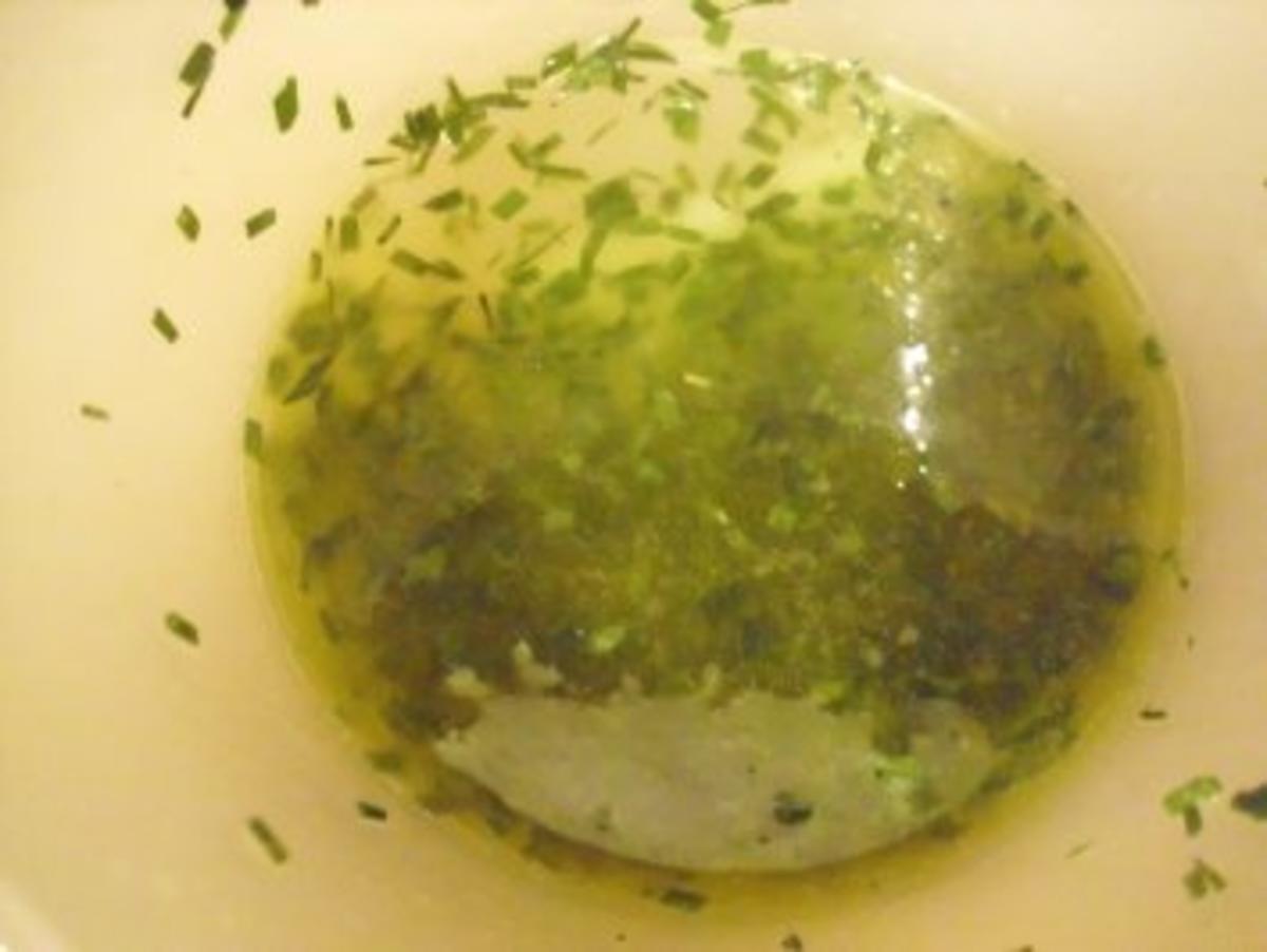 Panierte Mozzarella-Medaillons auf Salat - Rezept - Bild Nr. 8