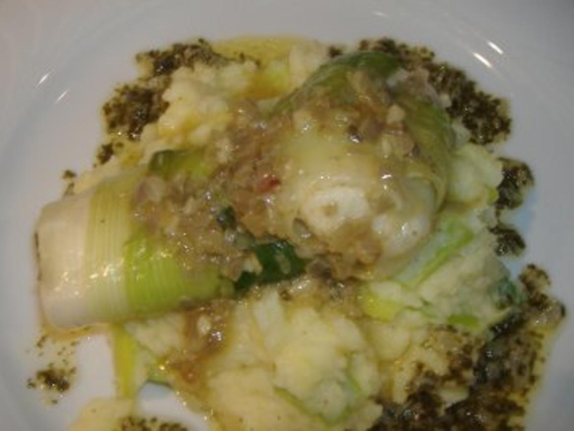 Dorschfilet im Lauchmantel auf Kartoffelstampf und Petersilienbutter ...