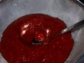 Rezept: Himbeer-Limetten-Terrine mit Schokoladensoße Bild Nr. 6 Himbeer-Limetten-Terrine mit Schokoladensoße - Rezept - Bild Nr. 6