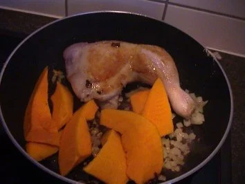 Rezept: Hähnchenschlegel mit Hokkaido-Kürbis Bild Nr. 4 Hähnchenschlegel mit Hokkaido-Kürbis - Rezept - Bild Nr. 4