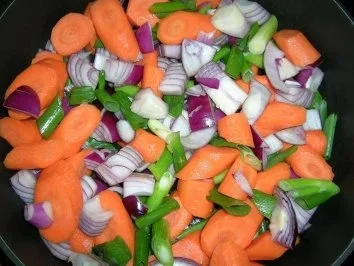 Rezept: Schmorhuhn mit Cranberry, Aprikosen, Mandeln an Gemüse Bild Nr. 3 Schmorhuhn mit Cranberry, Aprikosen, Mandeln an Gemüse - Rezept - Bild Nr. 3