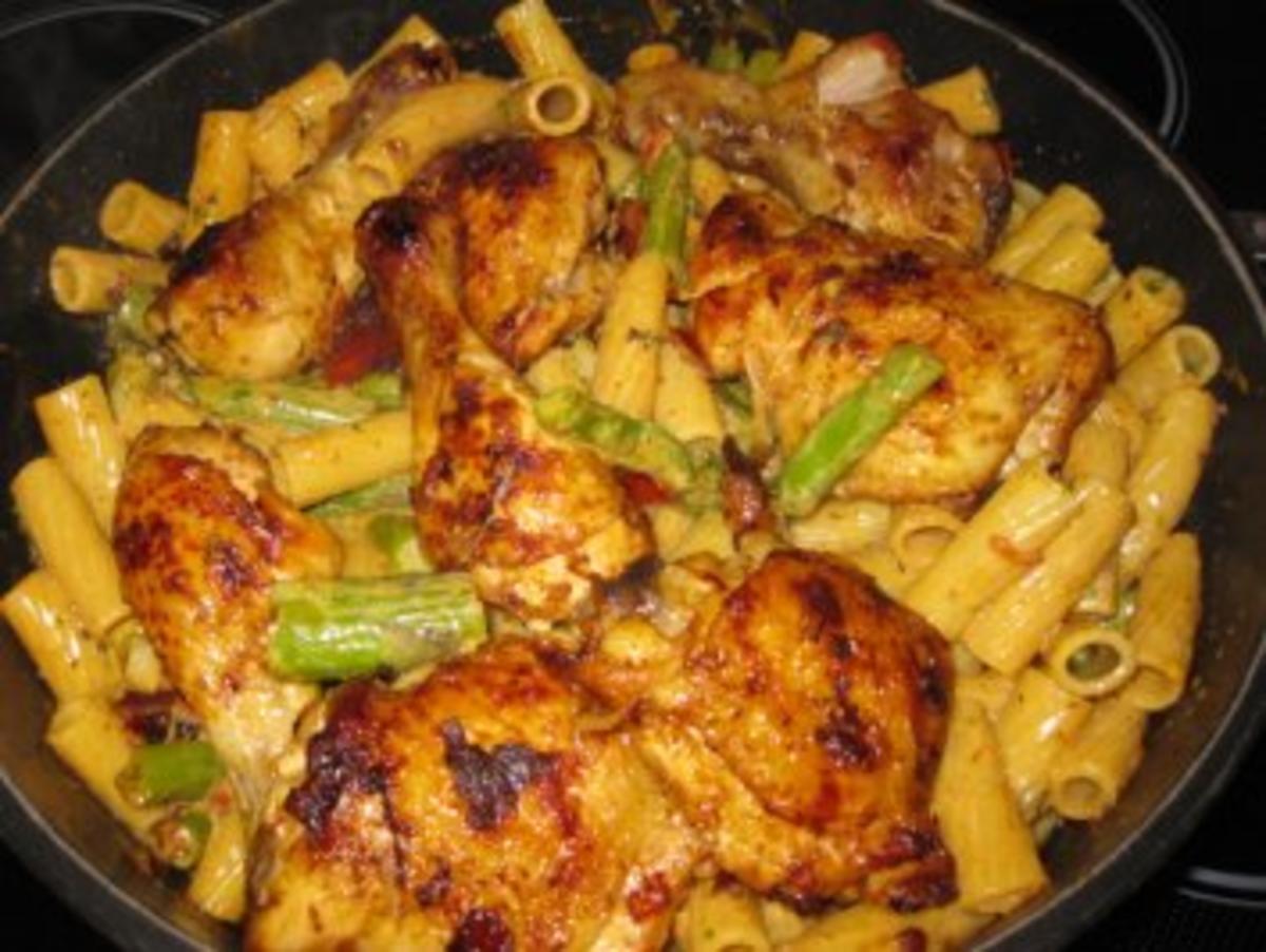 Scharfe Hähnchenpfanne mit Spargelpasta - Rezept - kochbar.de