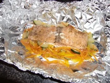 Rezept: Lachsfilet im Gemüse Bild Nr. 3 Lachsfilet im Gemüse - Rezept - Bild Nr. 3