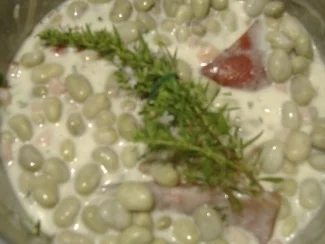 Rezept: Graute Baunen mit Speck und Mettendchen Graute Baunen mit Speck und Mettendchen - Rezept