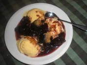 Marzipanpflaumen in Rotwein-Orangensoße - Rezept