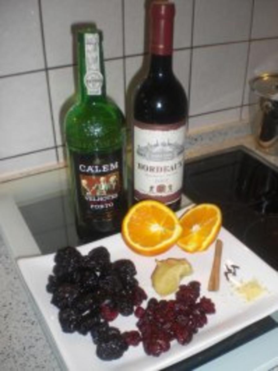 Marzipanpflaumen in Rotwein-Orangensoße - Rezept - Bild Nr. 2