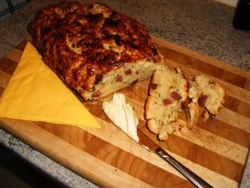 Kräuter-Salami-Brot - Rezept