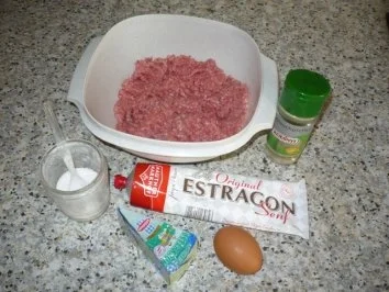 Rezept: Faschierte Laibchen mit Gorgonzola-Füllung und Gemüsereis Faschierte Laibchen mit Gorgonzola-Füllung und Gemüsereis - Rezept