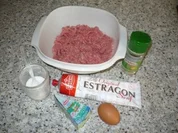 Faschierte Laibchen mit Gorgonzola-Füllung und Gemüsereis - Rezept