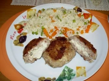 Rezept: Faschierte Laibchen mit Gorgonzola-Füllung und Gemüsereis Bild Nr. 6 Faschierte Laibchen mit Gorgonzola-Füllung und Gemüsereis - Rezept - Bild Nr. 6