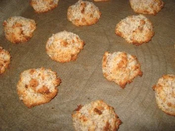 Rezept: Kokos-Orangenmakronen mit Schokolade Bild Nr. 5 Kokos-Orangenmakronen mit Schokolade - Rezept - Bild Nr. 5