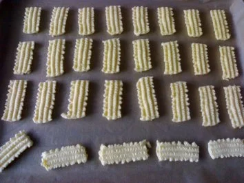 Rezept: Spritzgebäck, Teig für den Fleischwolf Bild Nr. 3 Spritzgebäck, Teig für den Fleischwolf - Rezept - Bild Nr. 3