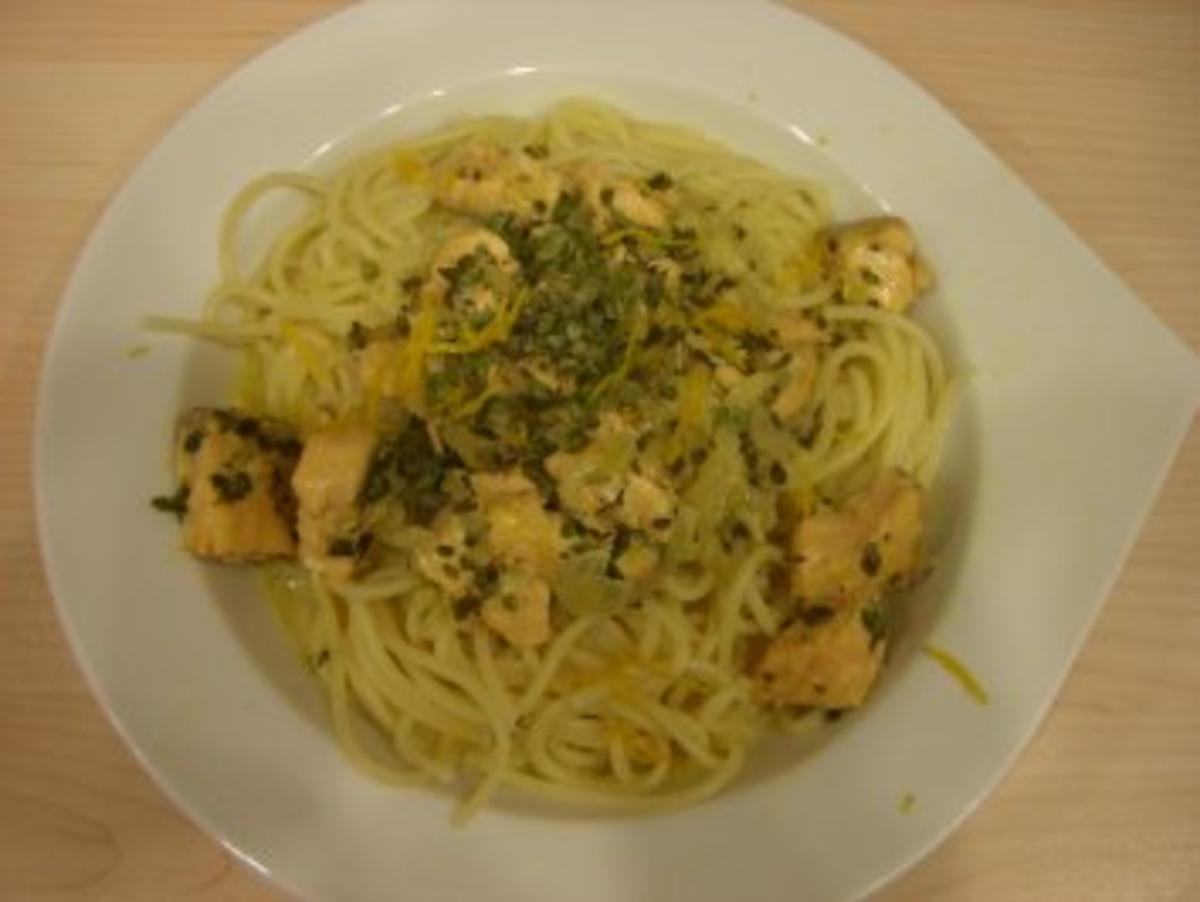 Bilder für Lachs-Pasta mit Orangen-Thymian-Sauce - Rezept