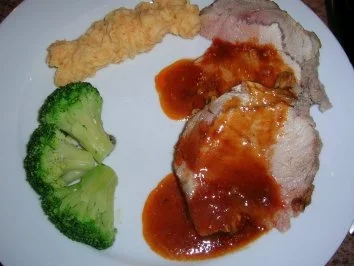 Glasiertes Schweinscarrée am Stück an Gemüse mit Möhren-Kartoffel-Pürree - Rezept - Bild Nr. 5