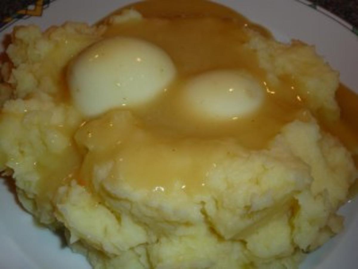 Eier in Senfsoße im Kartoffelnest - Rezept
