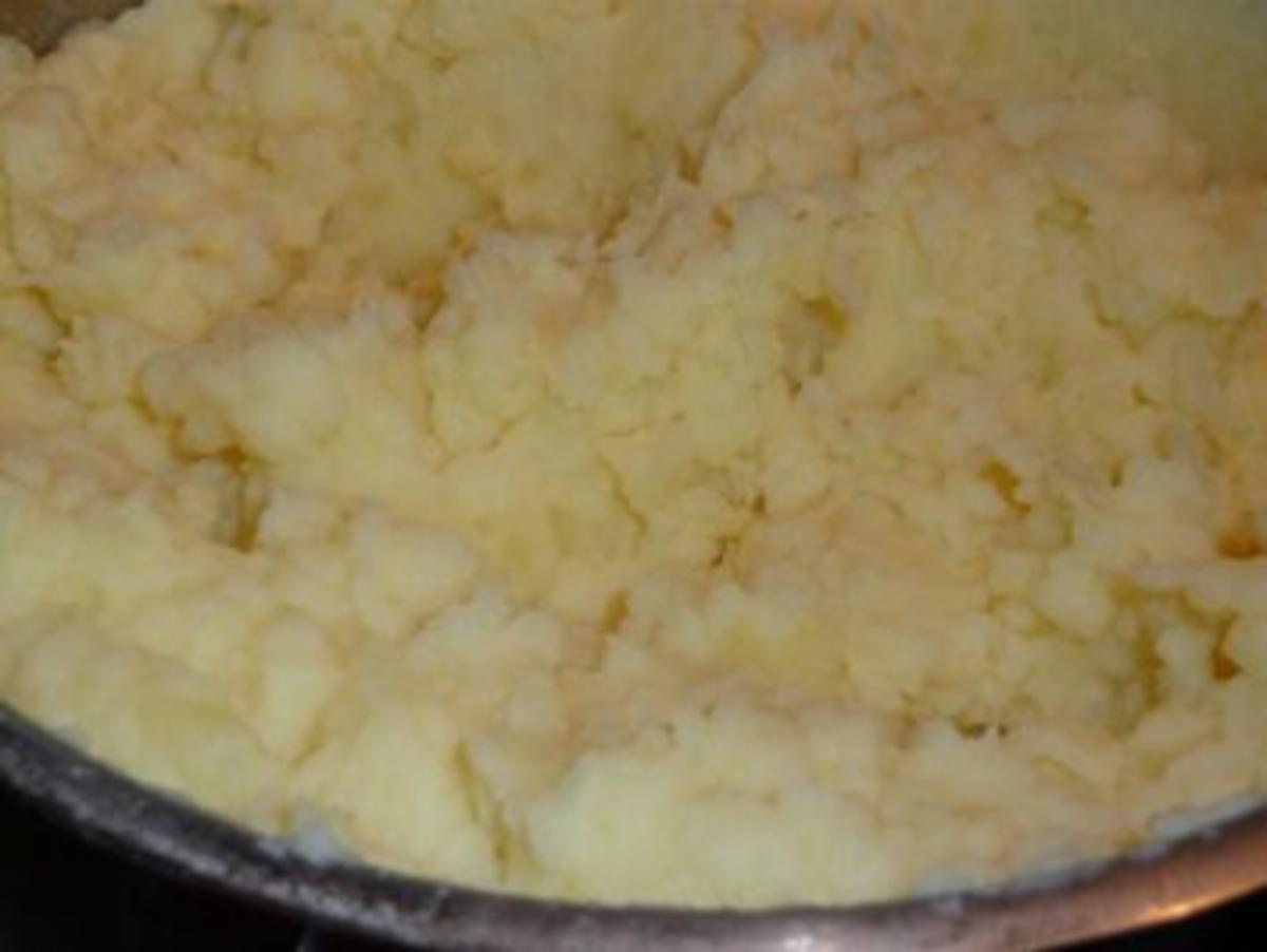 Eier in Senfsoße im Kartoffelnest - Rezept - Bild Nr. 3