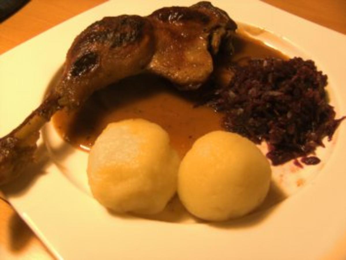 Bilder für Geflügel/ Wild: Gänsekeulen in Sherry - Rezept