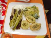 zugedecktes welsfilet, auf porree-erdnussrahm mit rosmarinkartoffeln - Rezept