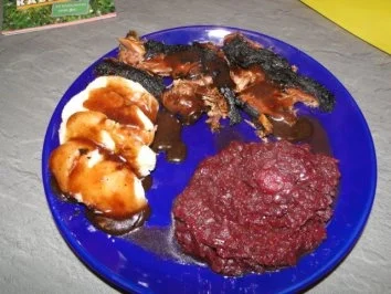 Gäänsekeule mit Apfelrotkohl und Knödel             (Fotos sind hochgeladen) - Rezept - Bild Nr. 3