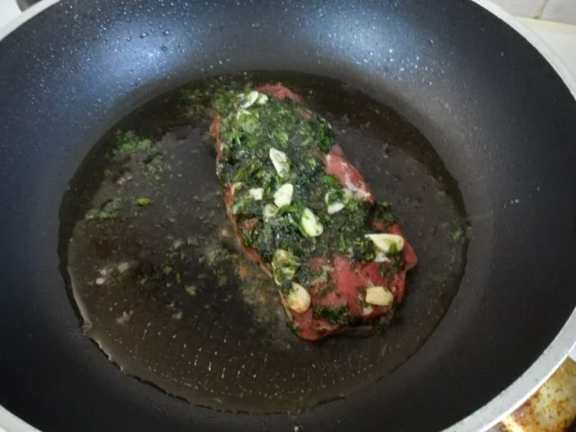 Kräuter-Lammlachse mit Holunder-/Rotweinsoße - Rezept - Bild Nr. 4