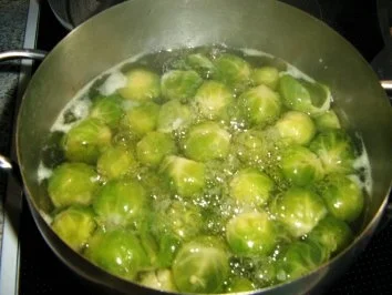 Rezept: Rosenkohl mit Schinken und Mandeln Bild Nr. 2 Rosenkohl mit Schinken und Mandeln - Rezept - Bild Nr. 2