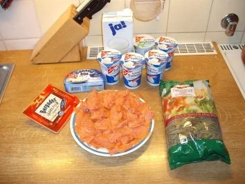 Rezept: Geräucherter Wildlachs mit grünen Nudeln in Käse-Sahne Soße Bild Nr. 2 Geräucherter Wildlachs mit grünen Nudeln in Käse-Sahne Soße - Rezept - Bild Nr. 2