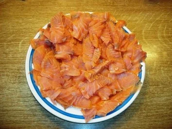 Rezept: Geräucherter Wildlachs mit grünen Nudeln in Käse-Sahne Soße Bild Nr. 3 Geräucherter Wildlachs mit grünen Nudeln in Käse-Sahne Soße - Rezept - Bild Nr. 3