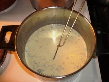 Rezept: Geräucherter Wildlachs mit grünen Nudeln in Käse-Sahne Soße Bild Nr. 5 Geräucherter Wildlachs mit grünen Nudeln in Käse-Sahne Soße - Rezept - Bild Nr. 5