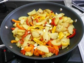 Rezept: Kartoffeln - Bratkartoffeln aus rohen Kartoffeln Kartoffeln - Bratkartoffeln aus rohen Kartoffeln - Rezept