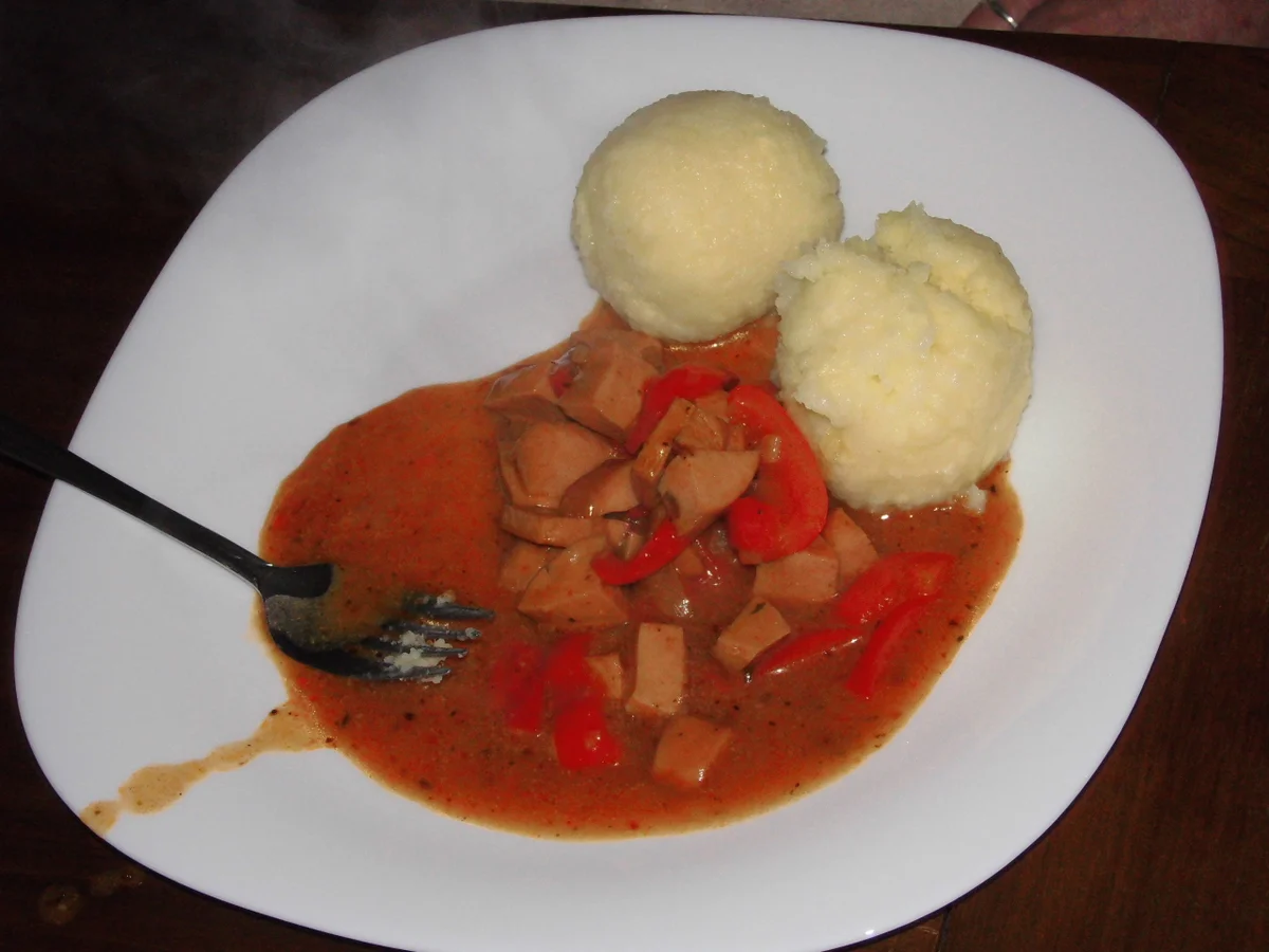 Rezept: Wurstgulasch Bild Nr. 5 Wurstgulasch - Rezept - Bild Nr. 5