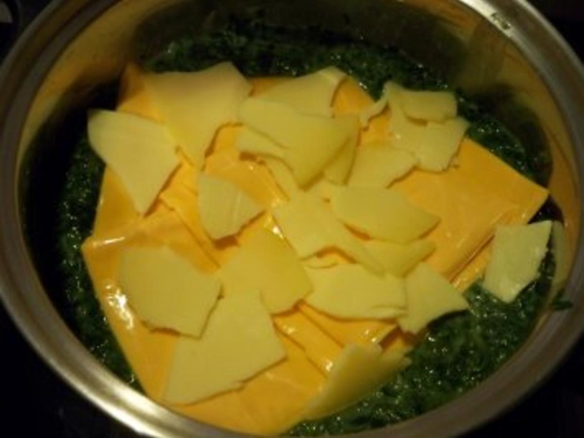 Gefüllte Pfannkuchenröllchen mit Spinat und Käse - einfach - 240 kcal/100g