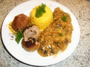 Rezept: Champignon-Hackbällchen mit Champignonsoße Champignon-Hackbällchen mit Champignonsoße - Rezept