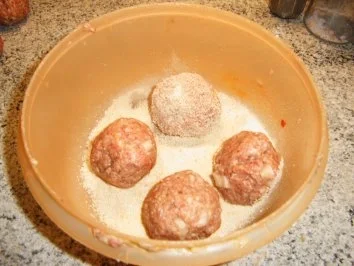 Rezept: Champignon-Hackbällchen mit Champignonsoße Bild Nr. 6 Champignon-Hackbällchen mit Champignonsoße - Rezept - Bild Nr. 6