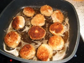 Rezept: Champignon-Hackbällchen mit Champignonsoße Bild Nr. 7 Champignon-Hackbällchen mit Champignonsoße - Rezept - Bild Nr. 7