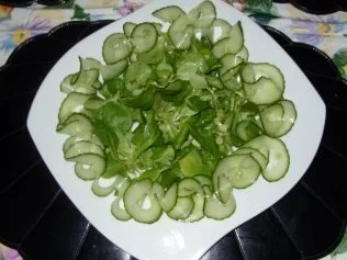 Brathähnchenstreifen auf Feldsalat und Nusspotpourri - Rezept - Bild Nr. 2