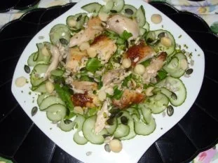 Brathähnchenstreifen auf Feldsalat und Nusspotpourri - Rezept - Bild Nr. 4