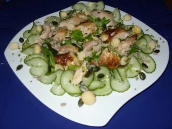 Brathähnchenstreifen auf Feldsalat und Nusspotpourri - Rezept - Bild Nr. 5
