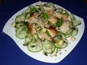 Brathähnchenstreifen auf Feldsalat und Nusspotpourri - Rezept