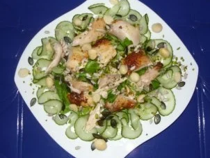 Brathähnchenstreifen auf Feldsalat und Nusspotpourri - Rezept - Bild Nr. 7