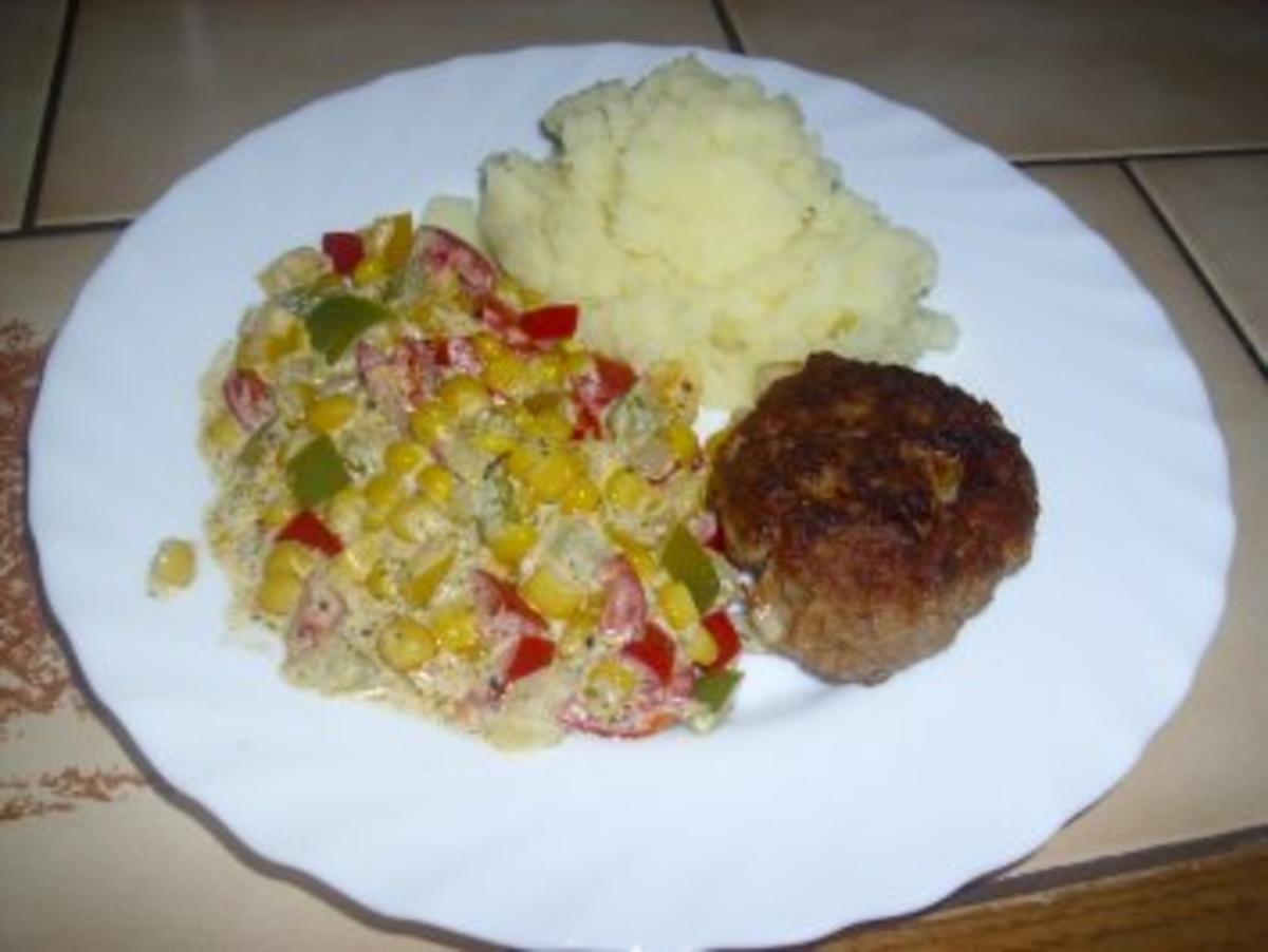 Frikadellen mit Paprikagemüse - Rezept