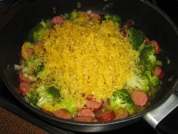 Rezept: Broccoli-Wurst-Nudelpfanne Bild Nr. 7 Broccoli-Wurst-Nudelpfanne - Rezept - Bild Nr. 7