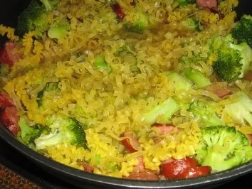 Rezept: Broccoli-Wurst-Nudelpfanne Bild Nr. 8 Broccoli-Wurst-Nudelpfanne - Rezept - Bild Nr. 8