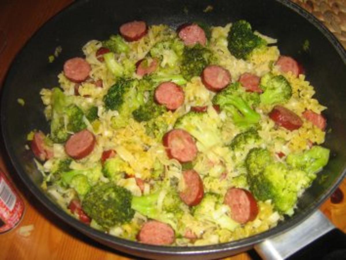 Broccoli-Wurst-Nudelpfanne - Rezept