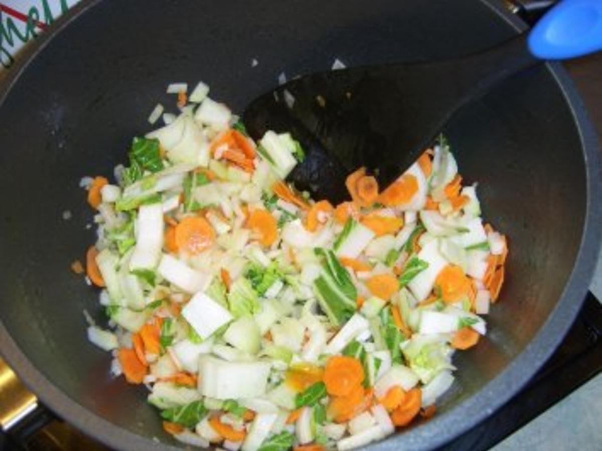 Romanesco-Blumenkohl-Suppe mit Pak Choi Senfkohl - Rezept - kochbar.de