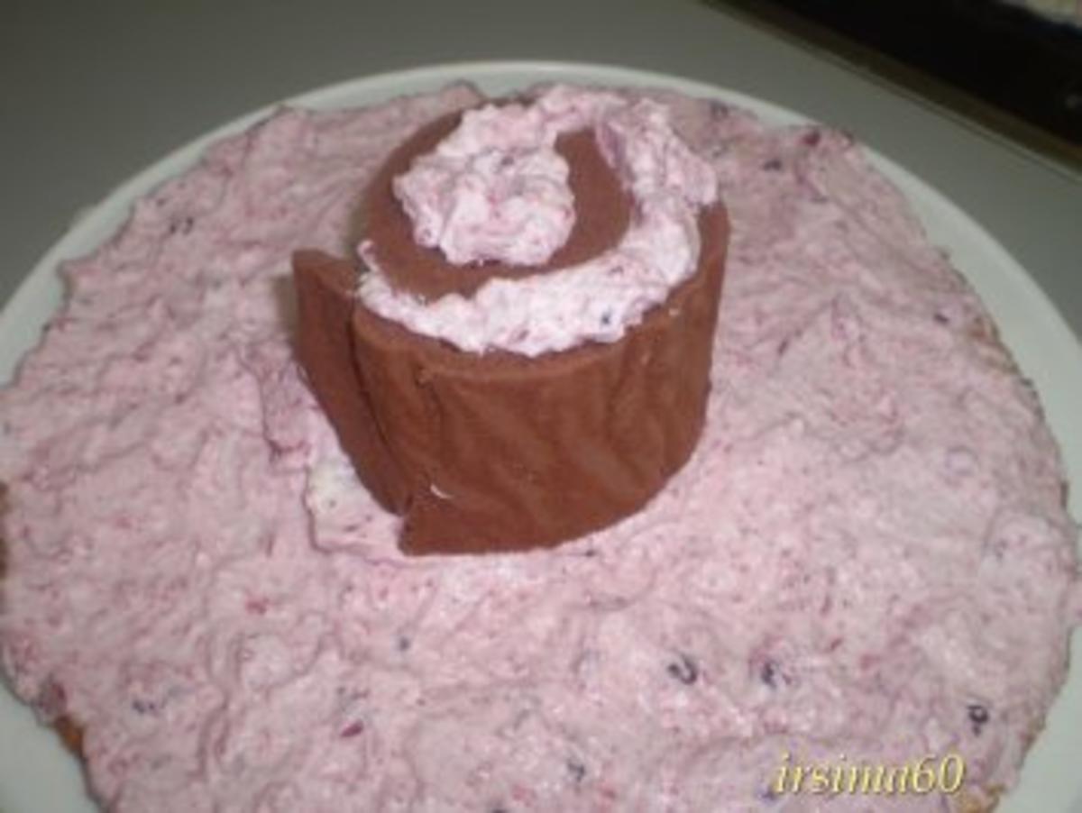 Wickeltorte mit Preiselbeersahne - Rezept - Bild Nr. 12