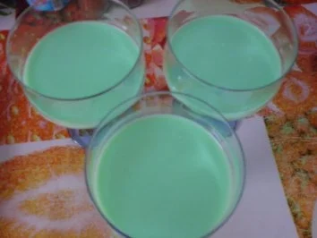 Buttermilchspeise - Waldmeister - Rezept - Bild Nr. 8